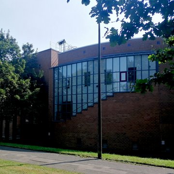 Ein Blick auf das Kreistagsgebäude in Bergheim von der Aachener Straße